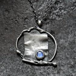 Delikatny wisiorek - srebro i kamień księżycowy - Naszyjniki - Biżuteria