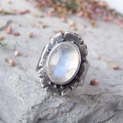 Moonstone,surowy srebrny pierścionek kwiat - Pierścionki - Biżuteria