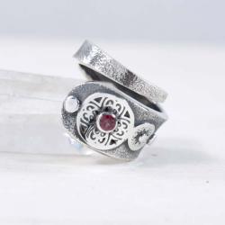 Srebrny,regulowany pierścionek z rodolitem - Pierścionki - Biżuteria