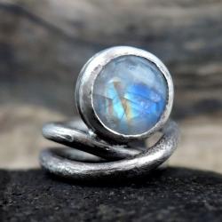 Masywny pierścionek z kamieniem księżycowym - Pierścionki - Biżuteria