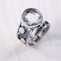 Srebrny,regulowany pierścionek z kryształem górsk - Pierścionki - Biżuteria