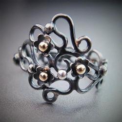 srebrno-złoty pierścionek z florystycznym motywem - Pierścionki - Biżuteria
