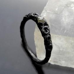diament,surowy,czarny pierścionek,zaręczynowy - Pierścionki - Biżuteria