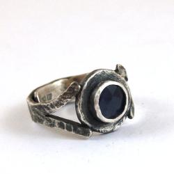 srebrny pierścionek z szafirem - Pierścionki - Biżuteria