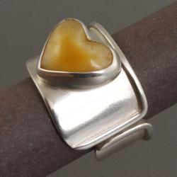 pierścionek z bursztynowym sercem - Pierścionki - Biżuteria