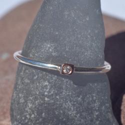 prosty pierścień,pierścień z cyrkonią,minimalizm - Pierścionki - Biżuteria