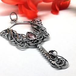wisiorek,klucz z różowym kwarcem - Wisiory - Biżuteria