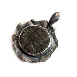 moneta,blask,szarości,srebrny,srebro,brąz - Wisiory - Biżuteria