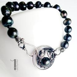 srebrna bransoletka,perły,czarne,wire wrapping - Bransoletki - Biżuteria