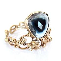 złoty pierścionek z niebieskim turmalinem - Pierścionki - Biżuteria