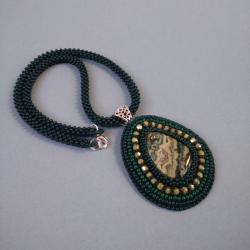 jaspis,wisior,haft koralikowy,zieleń - Wisiory - Biżuteria