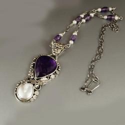 srebrny wisior z ametystem i perłą na łańcuszku - Wisiory - Biżuteria