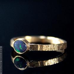 pierścionek,ryflowany,faktura,opal,złocony - Pierścionki - Biżuteria