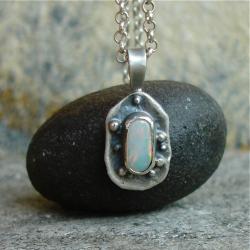 drobny opal,surowy - Wisiory - Biżuteria
