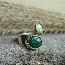 zielone kamienie,wstążka - Pierścionki - Biżuteria