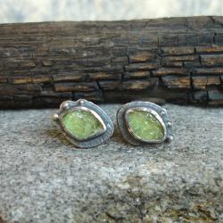 zielone kamienie,oliwin,wkrętki - Kolczyki - Biżuteria