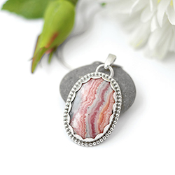 srebrny wisior z rodochrozytem,różowy naszyjnik - Naszyjniki - Biżuteria