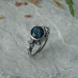 regulowany pierścionek z topazem london blue - Pierścionki - Biżuteria