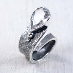 Srebrny,regulowany pierścionek z kryształem - Pierścionki - Biżuteria