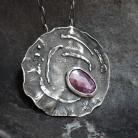 Naszyjniki Wisior srebrny z fasetowanym rubinem