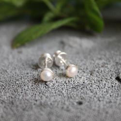 malutkie,klasyczne,delikatne,perły,srebro - Kolczyki - Biżuteria