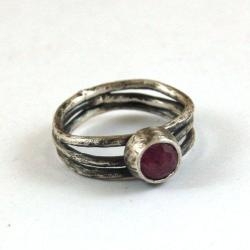 srebrny pierścionek z rubinem - Pierścionki - Biżuteria