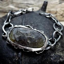 srebrna bransoleta-łańcuch z surowym bursztynem - Bransoletki - Biżuteria