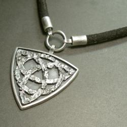 srebrny wisior,triquetra,amulet - Naszyjniki - Biżuteria