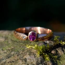 złoty pierścionek,rubin,diament,różowe złoto - Pierścionki - Biżuteria