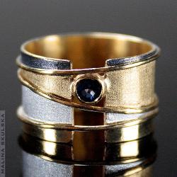 pierścionek,obrączka,szafir,złocony,oksydowany - Pierścionki - Biżuteria