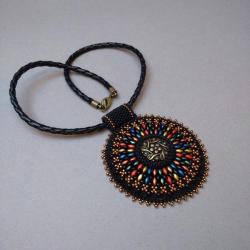 medalion orientalny,kolorowy,haft koralikowy - Naszyjniki - Biżuteria