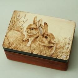 pirografia,wypalane na drewnie,królik - Pudełka - Wyposażenie wnętrz