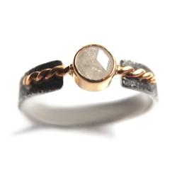 srebrno-złoty pierścionek z białym diamentem - Pierścionki - Biżuteria