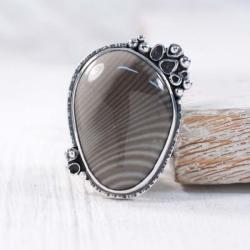Srebrny pierścionek z krzemieniem pasiastym - Pierścionki - Biżuteria