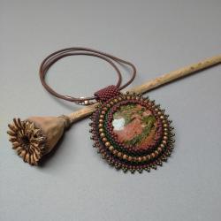 unakit,zielony,krótki naszyjnik,haft koralikowy - Wisiory - Biżuteria