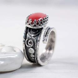 Srebrny,regulowany pierścionek z koralem - Pierścionki - Biżuteria