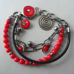 czerwona bransoletka,z koralem,boho - Bransoletki - Biżuteria