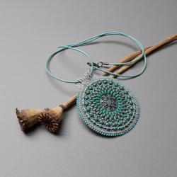 medalion,haft koralikowy,turkusowy,szary - Naszyjniki - Biżuteria