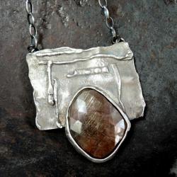 Wisior srebrny z fasetowanym szafirem - Naszyjniki - Biżuteria