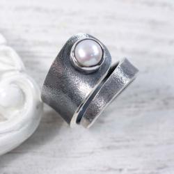 Srebrny,regulowany pierścionek z perłą - Pierścionki - Biżuteria