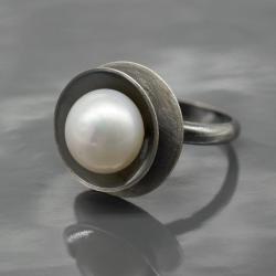perła,pierścionek z perłą,perła hodowlana - Pierścionki - Biżuteria